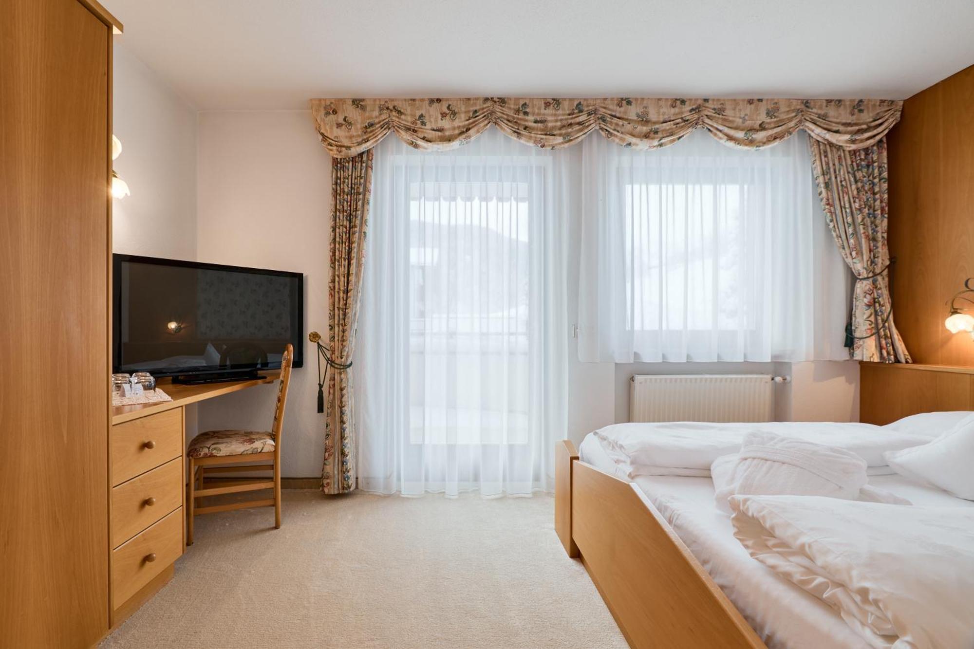 Berghotel Racines Bagian luar foto
